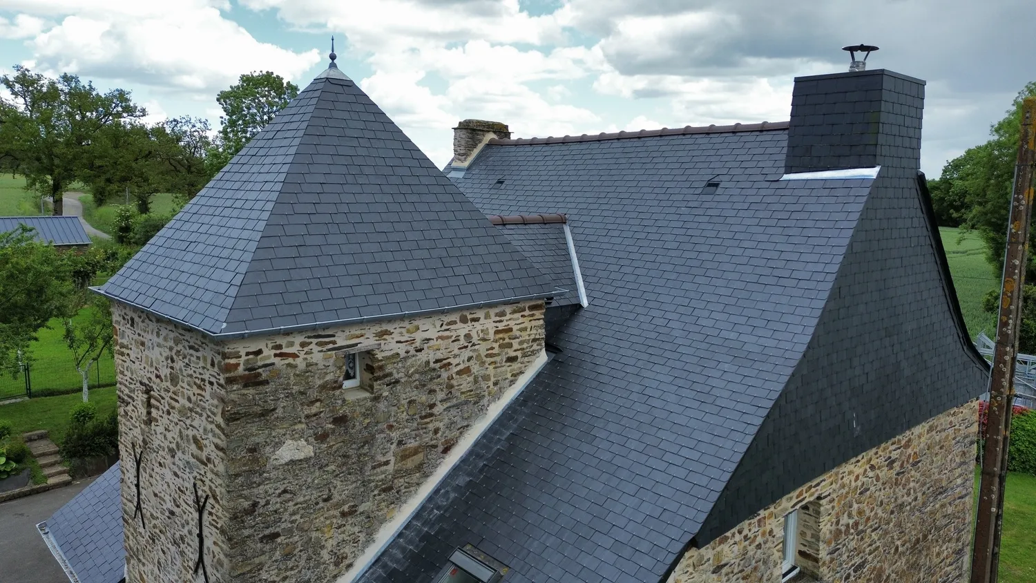 pose de velux bourg des comptes